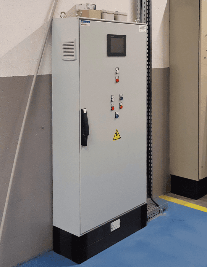 Armoire de pilotage électrique pour piloter les nouvelles installations d'extraction de fumée et d'introduction d'air