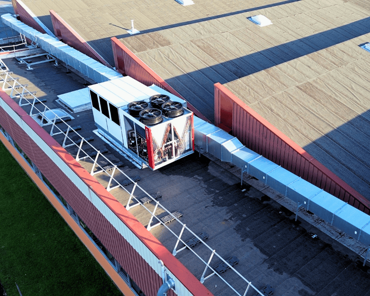 Nouvelle installation d'un Rooftop pour chauffer ou refroidir un atelier