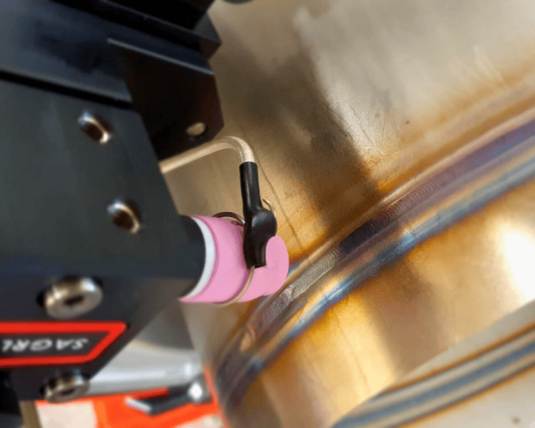 Une soudure orbitale en cours